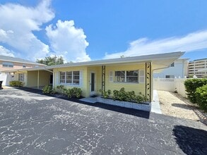 Building Photo - 505 Manatee Ct