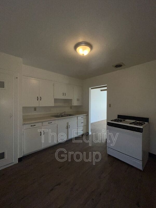 Foto del edificio - 513 E Myrtle Ave