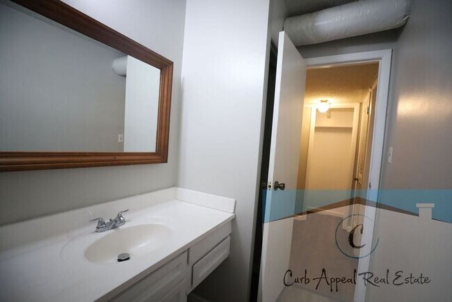 Foto del edificio - 3 Bedroom 2 Bath Home in Beautiful Neighborhood! A fenced back yard!!