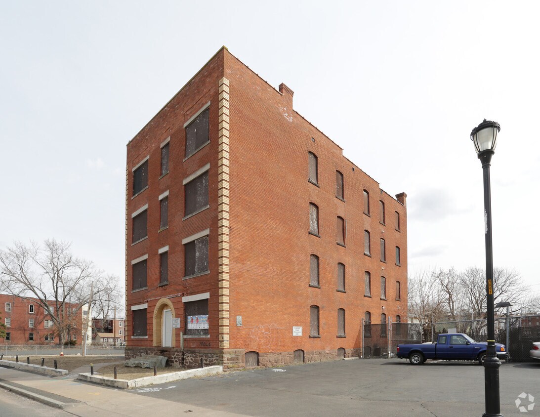 Primary Photo - 272 Garden St