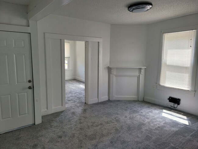 Building Photo - Lansing2318