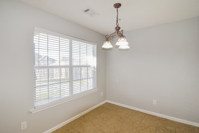 Building Photo - 305 Cotton Lakes Blvd