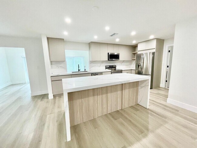 Foto del edificio - 8205 NW 106th Ave