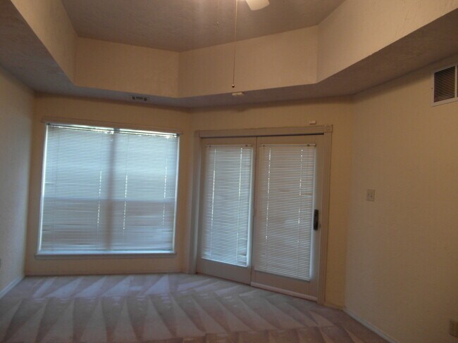 Building Photo - 503 NW Fairway Villas Pl