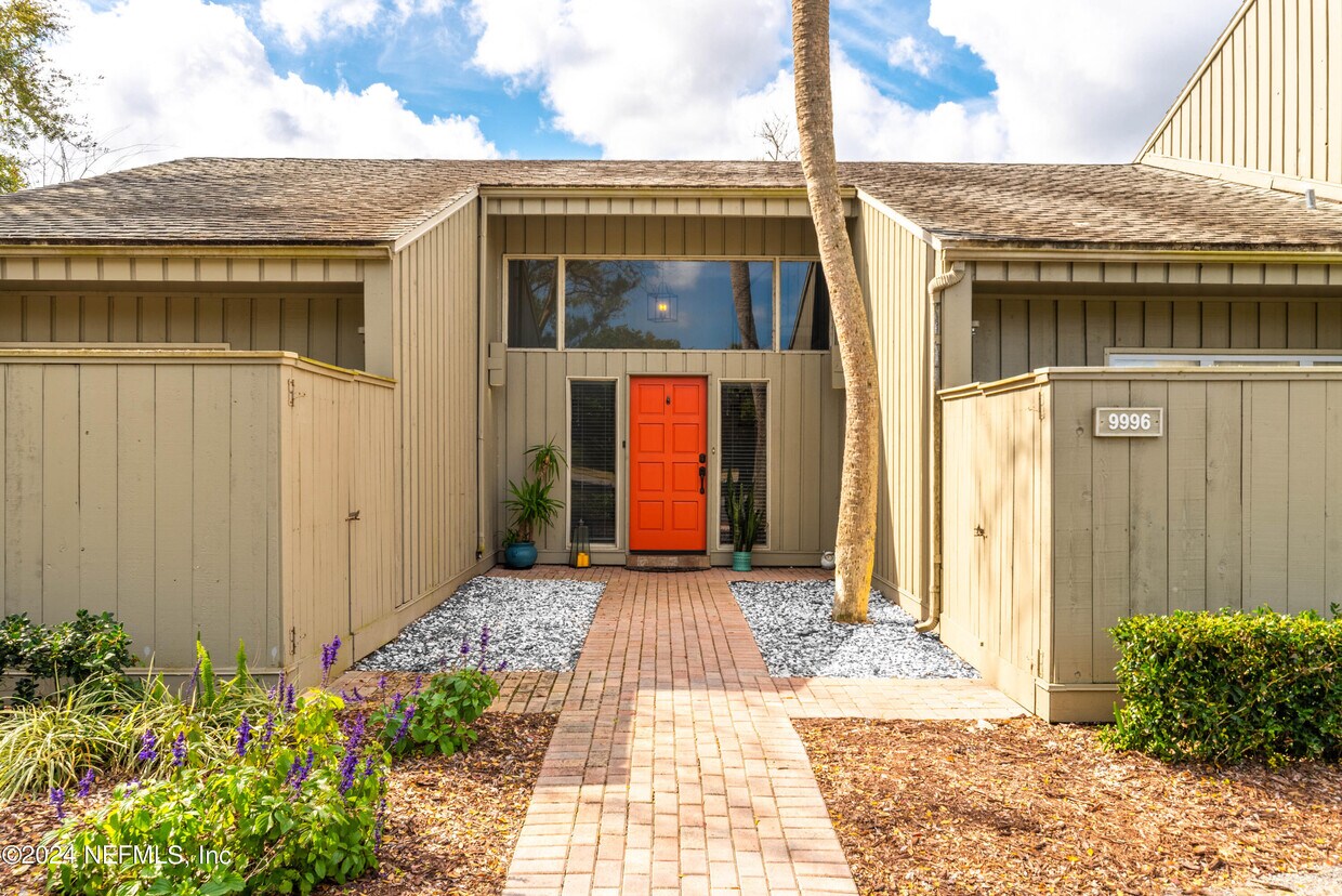 Foto principal - 9996 Sawgrass Dr E