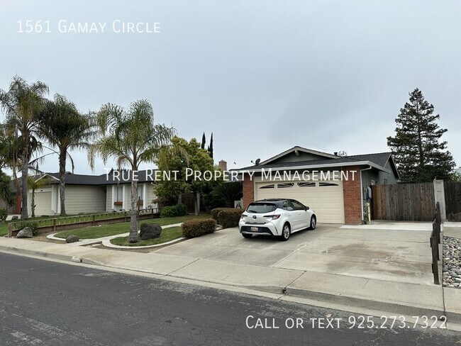 Foto del edificio - Updated 3 Bed, 2 Bath Single Story in Perf...