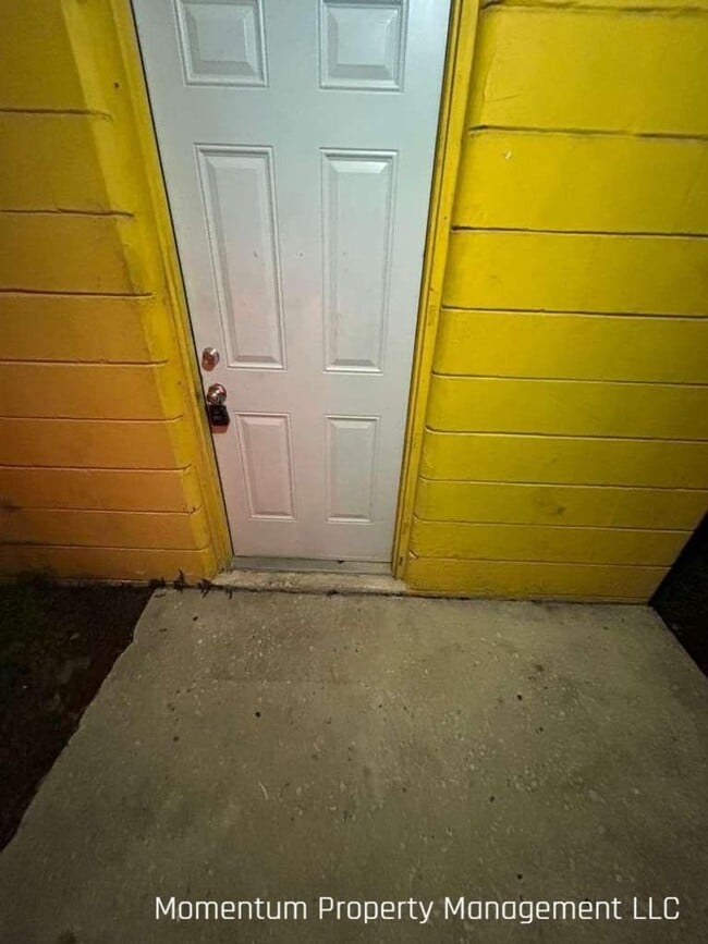 Building Photo - 1120 Austin St