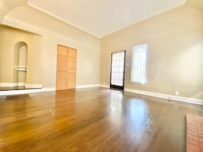 Building Photo - 4429 Finley Ave Los Angeles, CA 90027