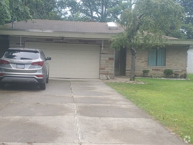 Building Photo - 25501 Edgecliff Dr