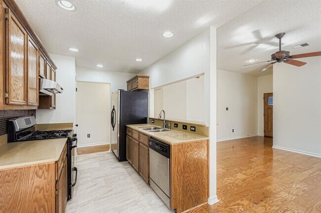 Building Photo - 1708 Rusty Nail Loop