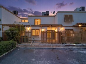Building Photo - 1424 SW 131st Pl Cir E
