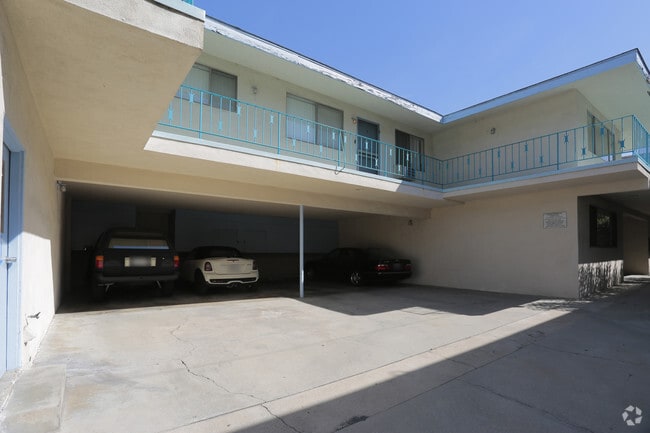 Building Photo - 6027 Greenleaf Ave