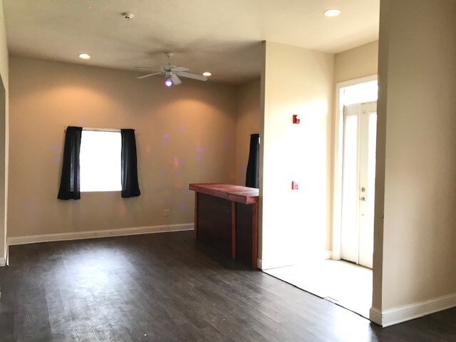 Foto del edificio - 323 W Walnut St