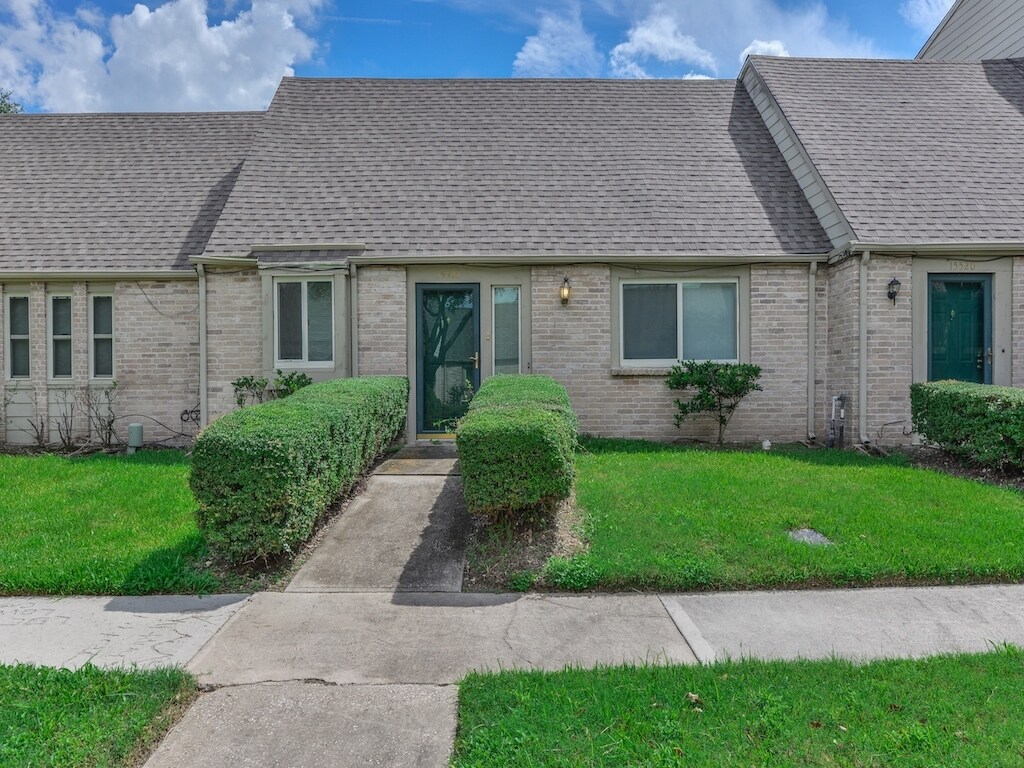 Primary Photo - 2136 Greenbriar Colony Dr