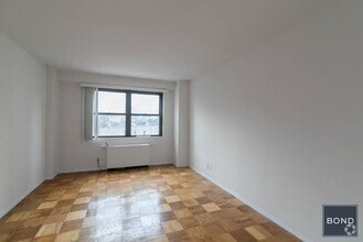 Building Photo - 400 E 89th St