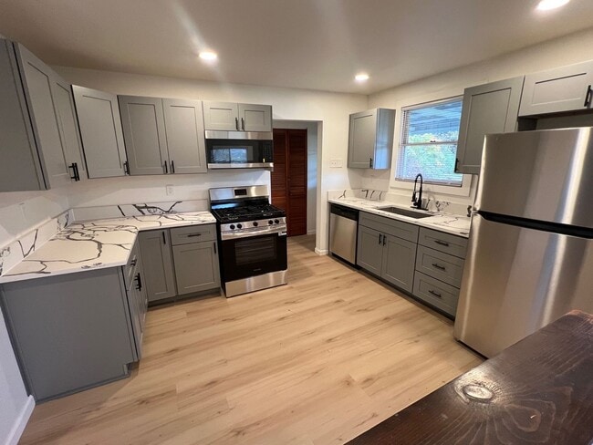 Building Photo - Beautiful 2 Bed/2 Bathroom Home located in...