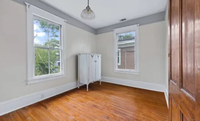 Foto del edificio - 657 E Henry St