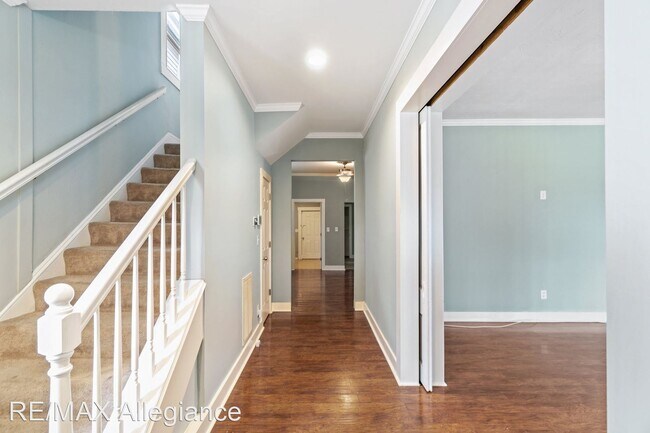 Building Photo - 4 br, 2 bath House - 216 W. 28TH STREET