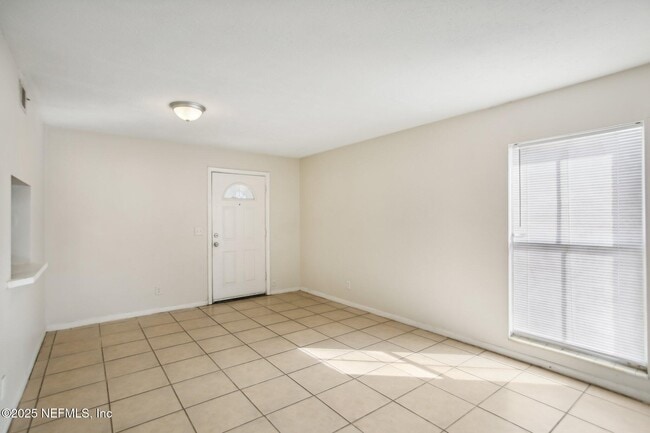 Building Photo - 851 Bert Rd