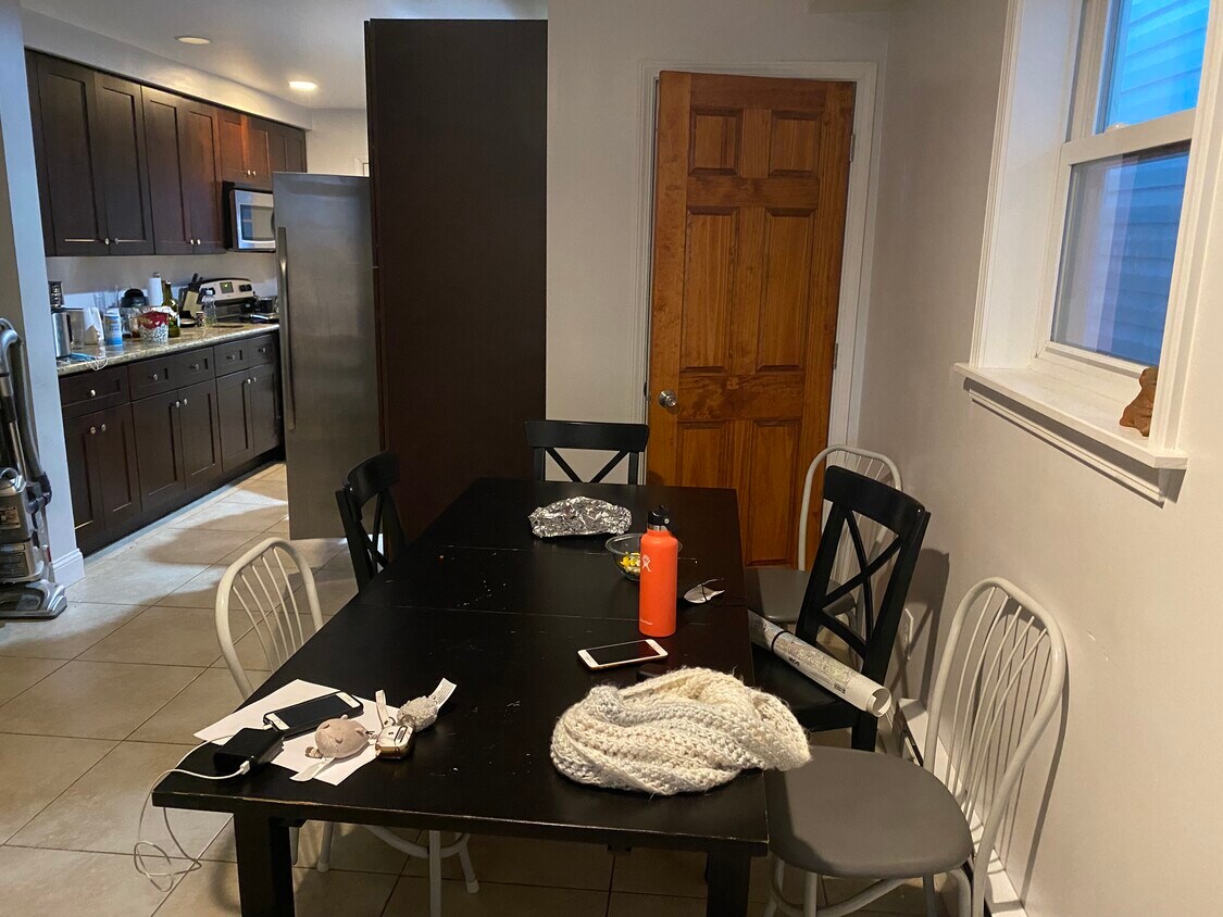 Foto del edificio - 4633 Winthrop St