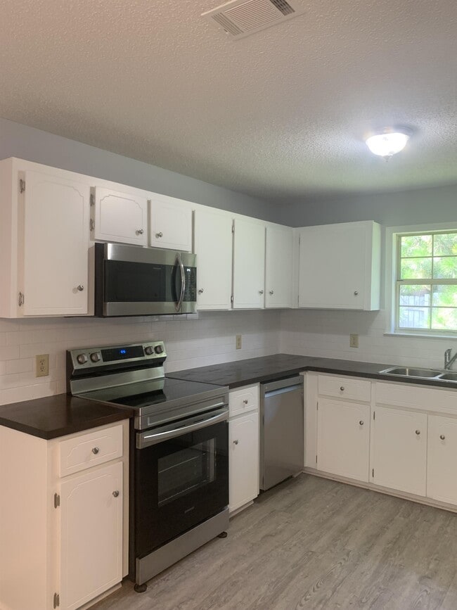 Building Photo - 707 Kadi Dr