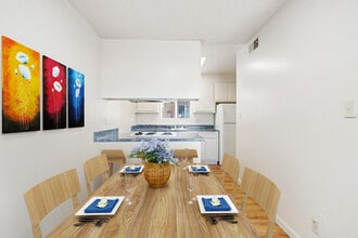 Building Photo - Sundale