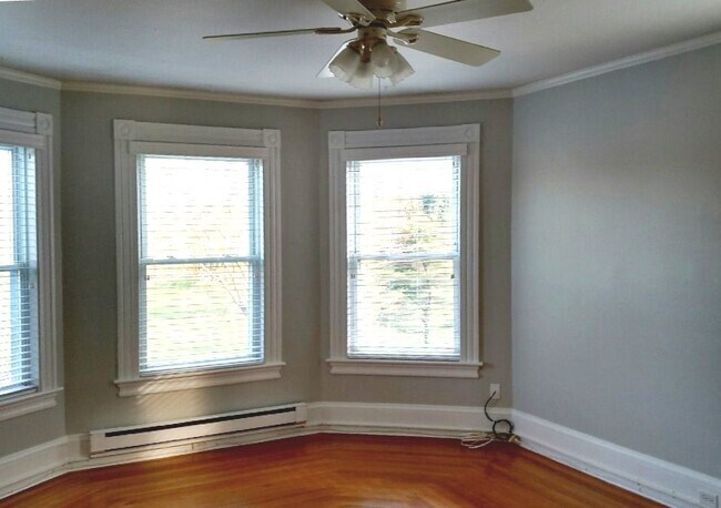 Building Photo - 116 E Broadway