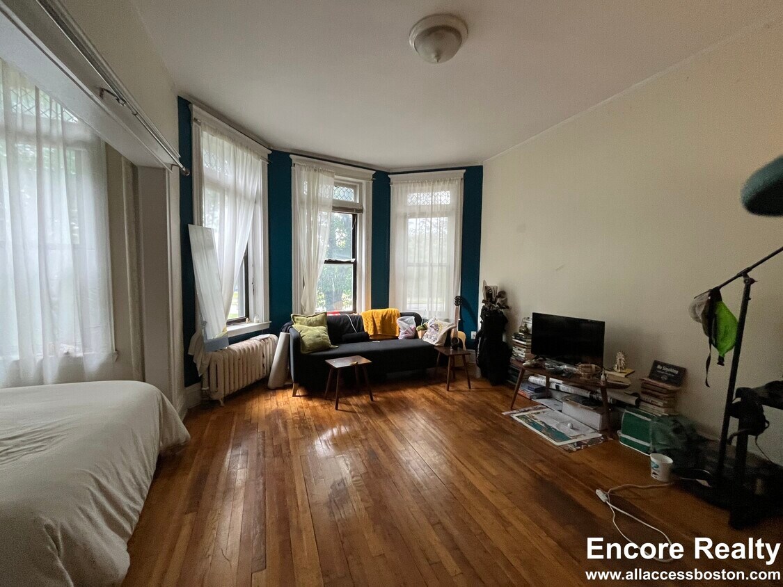 Foto principal - 902 Huntington Ave