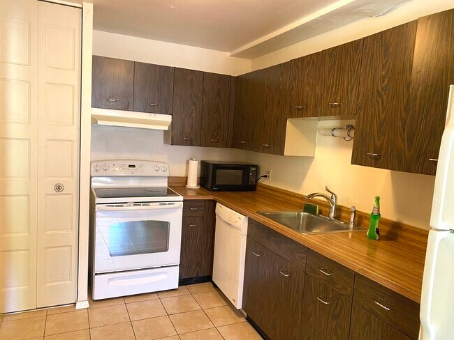 Building Photo - 5 Villa Verde Dr