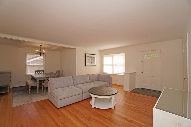 Building Photo - 580 Ivy Ct