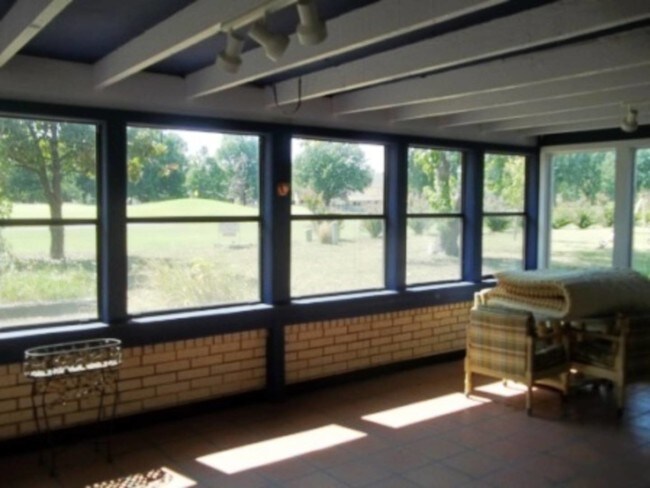 Building Photo - 853 Millwood Rd