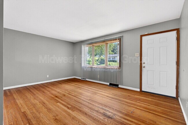 Building Photo - 515 Topaz Ave