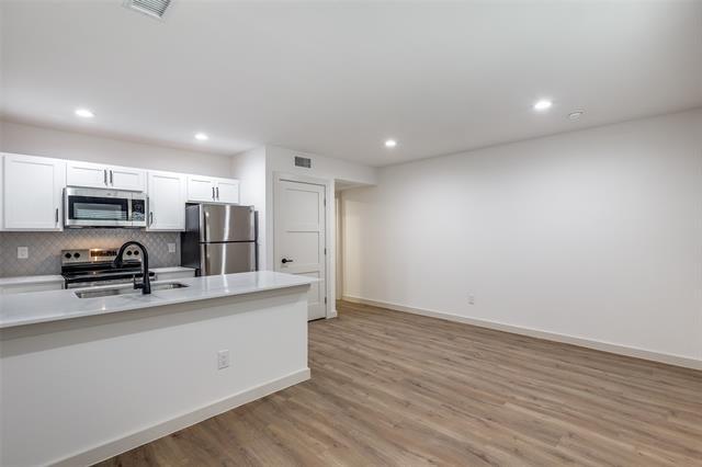 Foto del edificio - 715 N Lancaster Ave