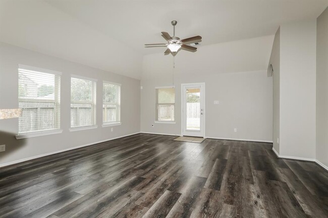 Building Photo - 10 Maple Mill Ct