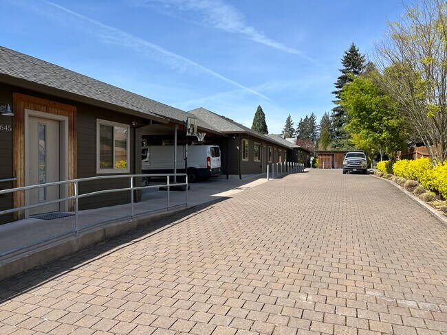Foto del edificio - 13643 E Burnside St