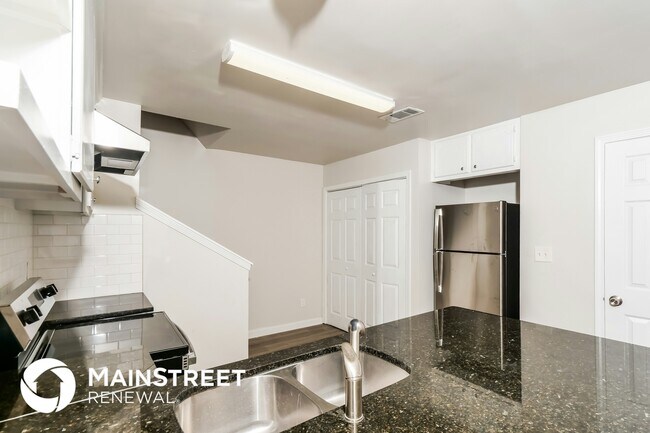 Foto del edificio - 6923 Parkbrook Ln