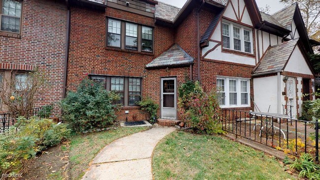Building Photo - 3 br, 2 bath House - 9517 68th Ave