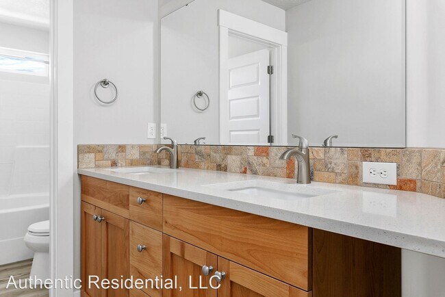 Building Photo - 4 br, 2.5 bath House - 18248 Viceroy