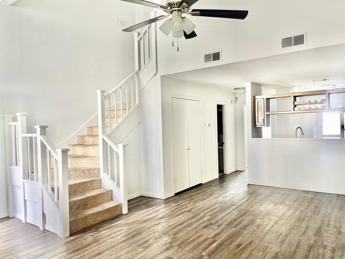 Foto principal - 9665 Siegen Ln