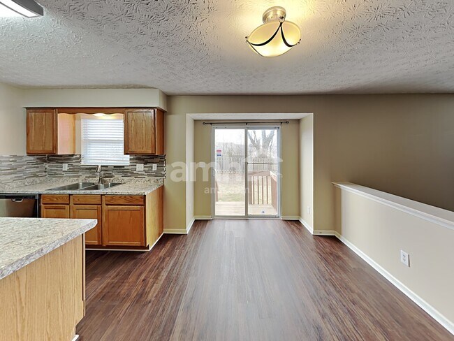 Foto del edificio - 340 Evergreen Cir