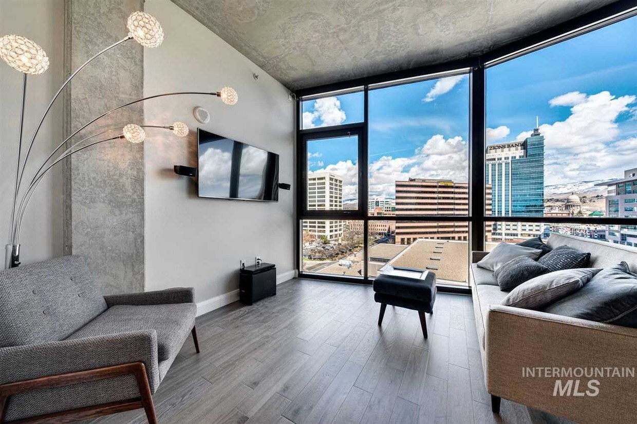 Foto principal - 851 W Front St