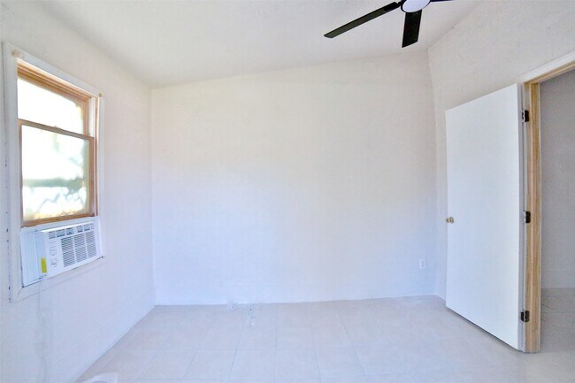 Foto del edificio - 222 Spell St