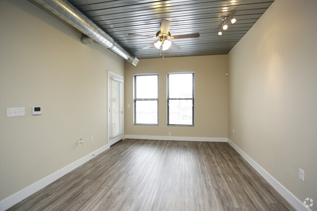 2BR, 2BA - The Woodford/1055 SF - 888 Lofts