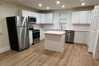 Building Photo - 3205 Post St