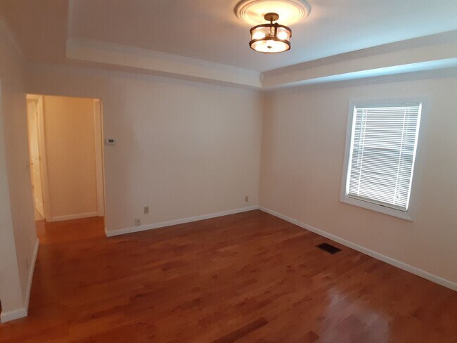 Foto del edificio - Radford, 2 BR / 2 BA, Available March 13th