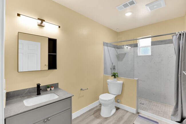 Foto del edificio - 4094 Hamilton Ave