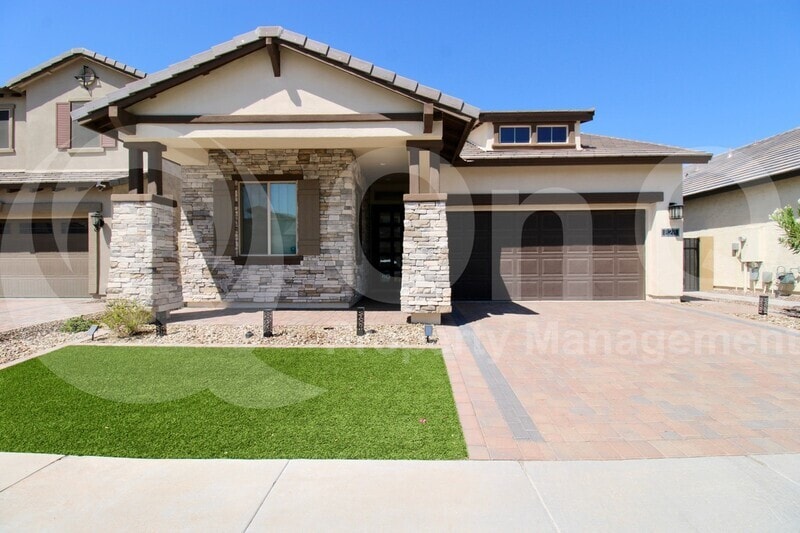 Primary Photo - 828 E Ashurst Dr