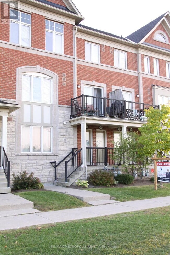Building Photo - 2127 Bur Oak Ave