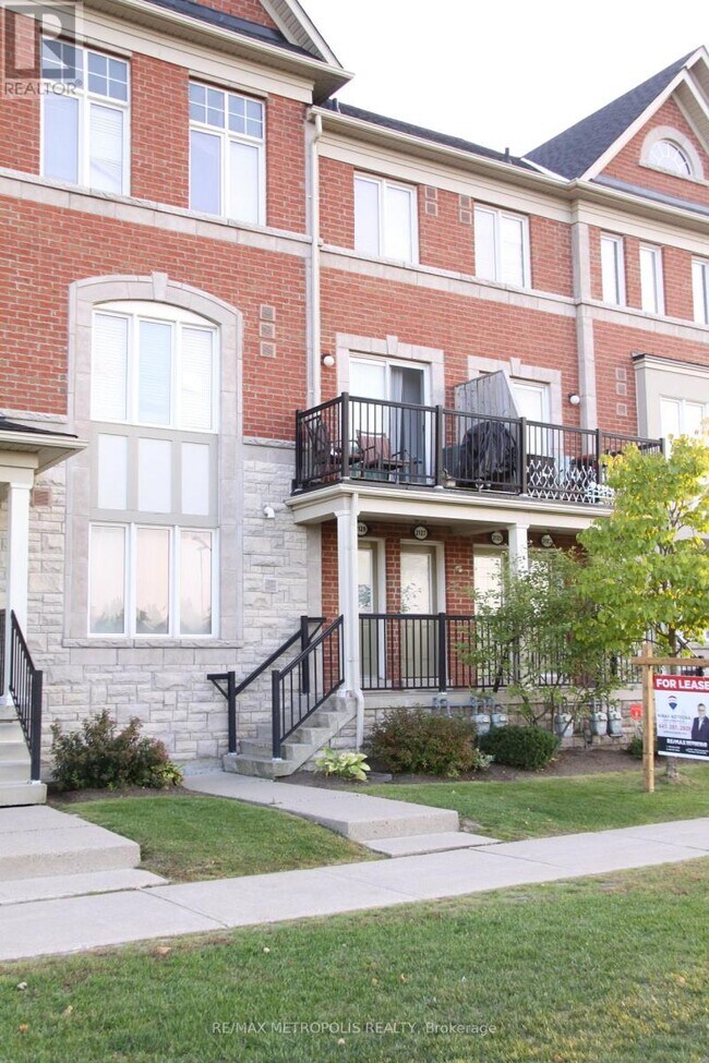 Photo du bâtiment - 2127 Bur Oak Ave