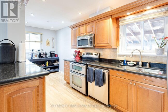 Building Photo - 48 Mandarin Crescent